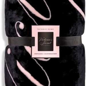 Nwt VS Sherpa blanket